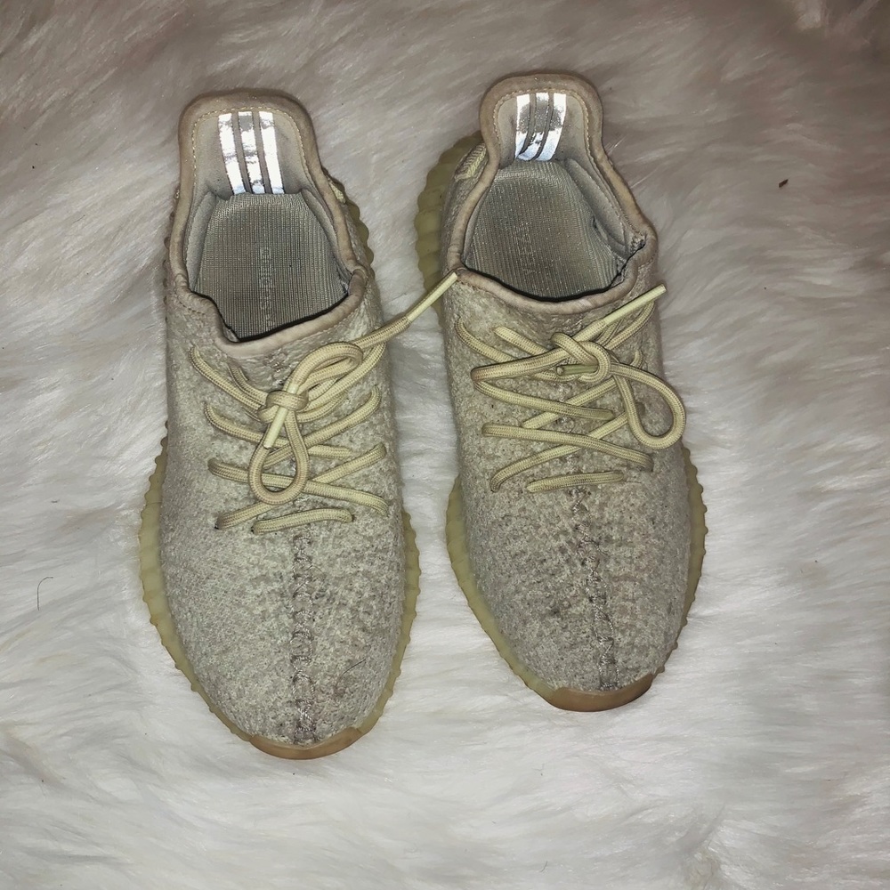 Preloved yeezy size 6! Can be restored